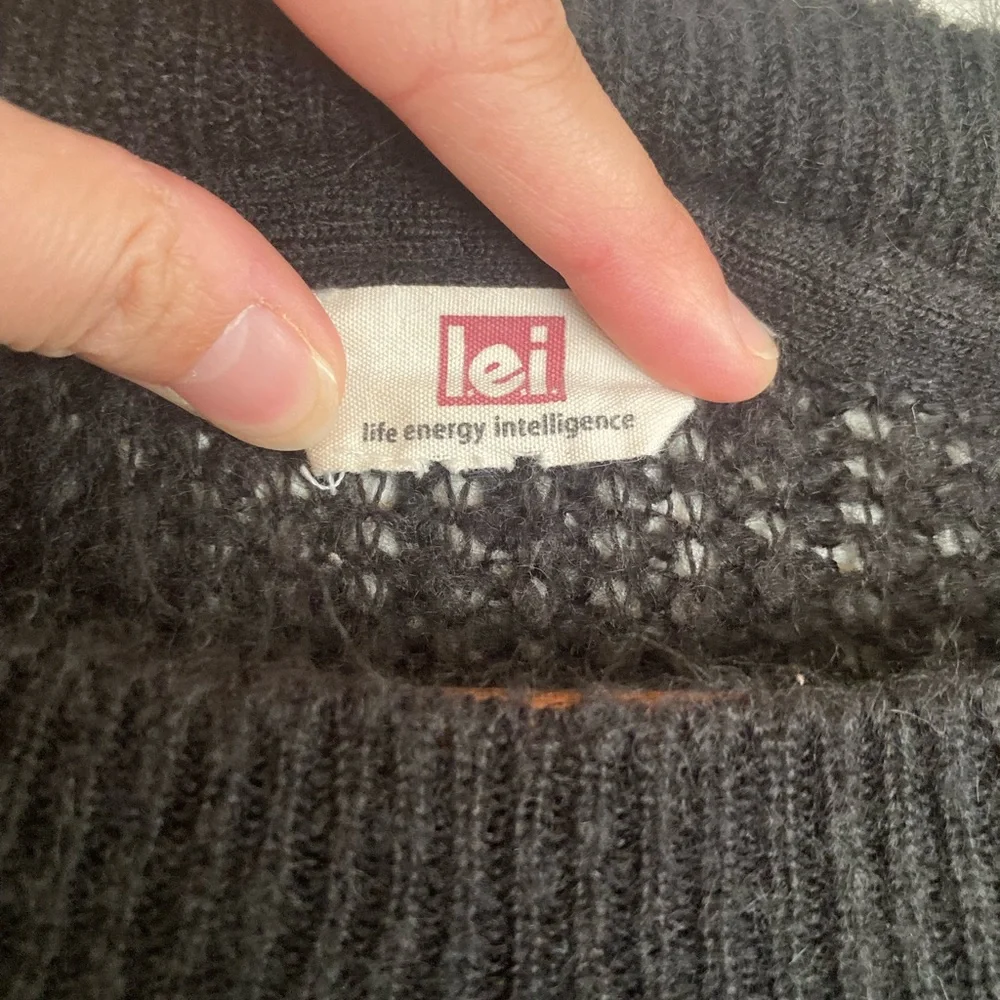 L.E.I. Knit Sweater - Picture 3 of 4
